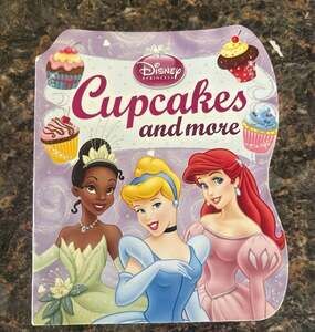 Disney Princess: Cupcakes and More Recipe Book